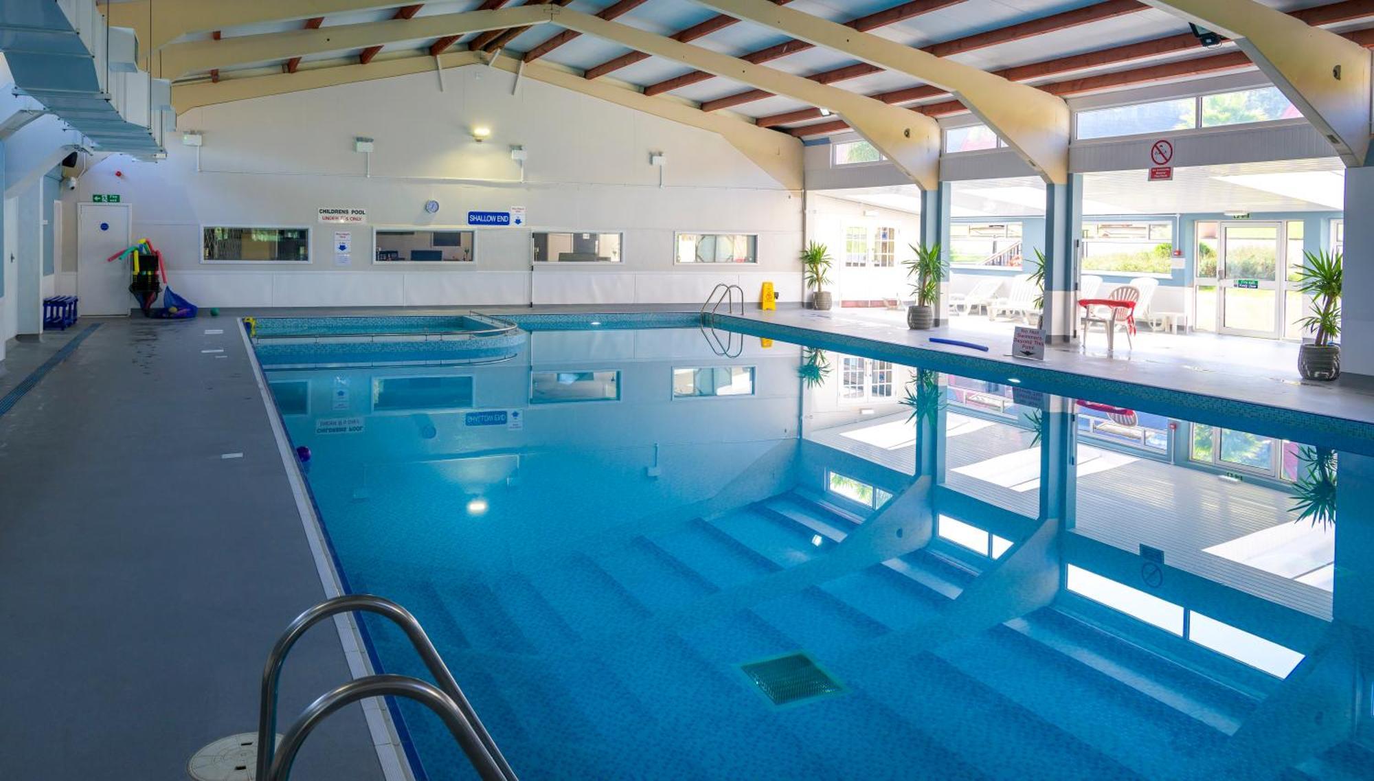 Escape To A Clifftop Chalet With Pool And Tennis Onsite - 1A Kingsdown Holiday Park Exterior photo