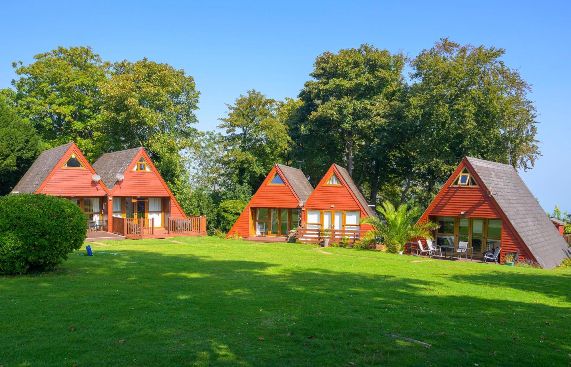 Escape To A Clifftop Chalet With Pool And Tennis Onsite - 1A Kingsdown Holiday Park Exterior photo