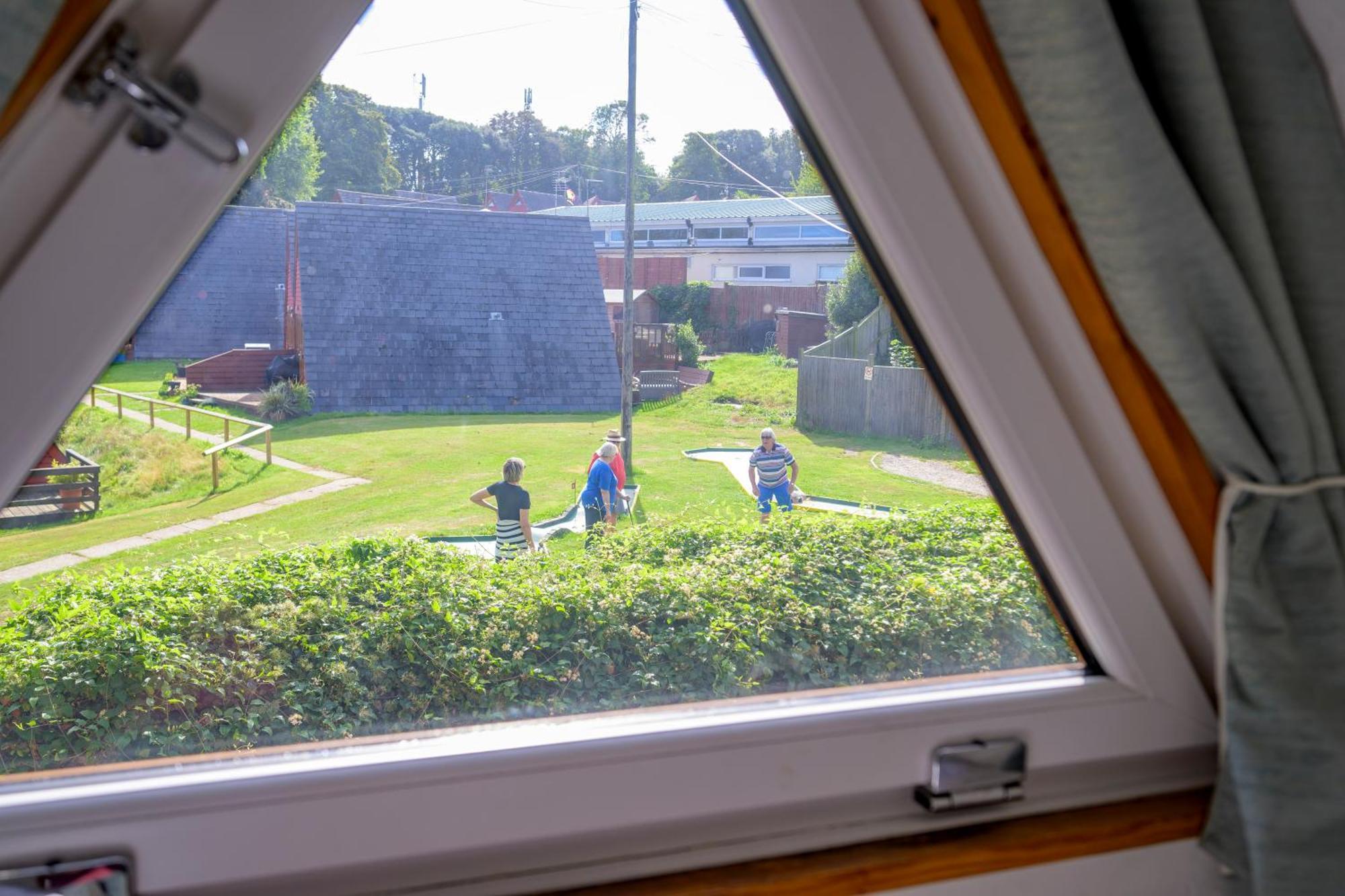 Escape To A Clifftop Chalet With Pool And Tennis Onsite - 1A Kingsdown Holiday Park Exterior photo